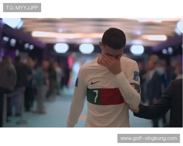 足球场上的动人时刻 球星们背后的坚持与热泪